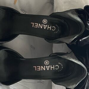 Chanel bow heels black